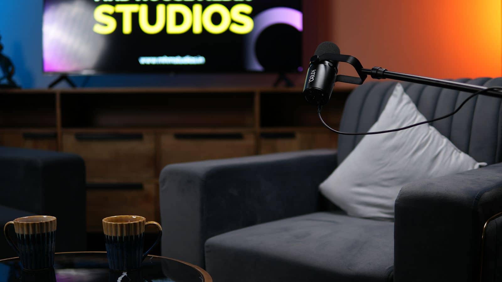 http://Pixel%20Lounge%20-%20MHM%20STUDIOS%20PODCAST%20THEME